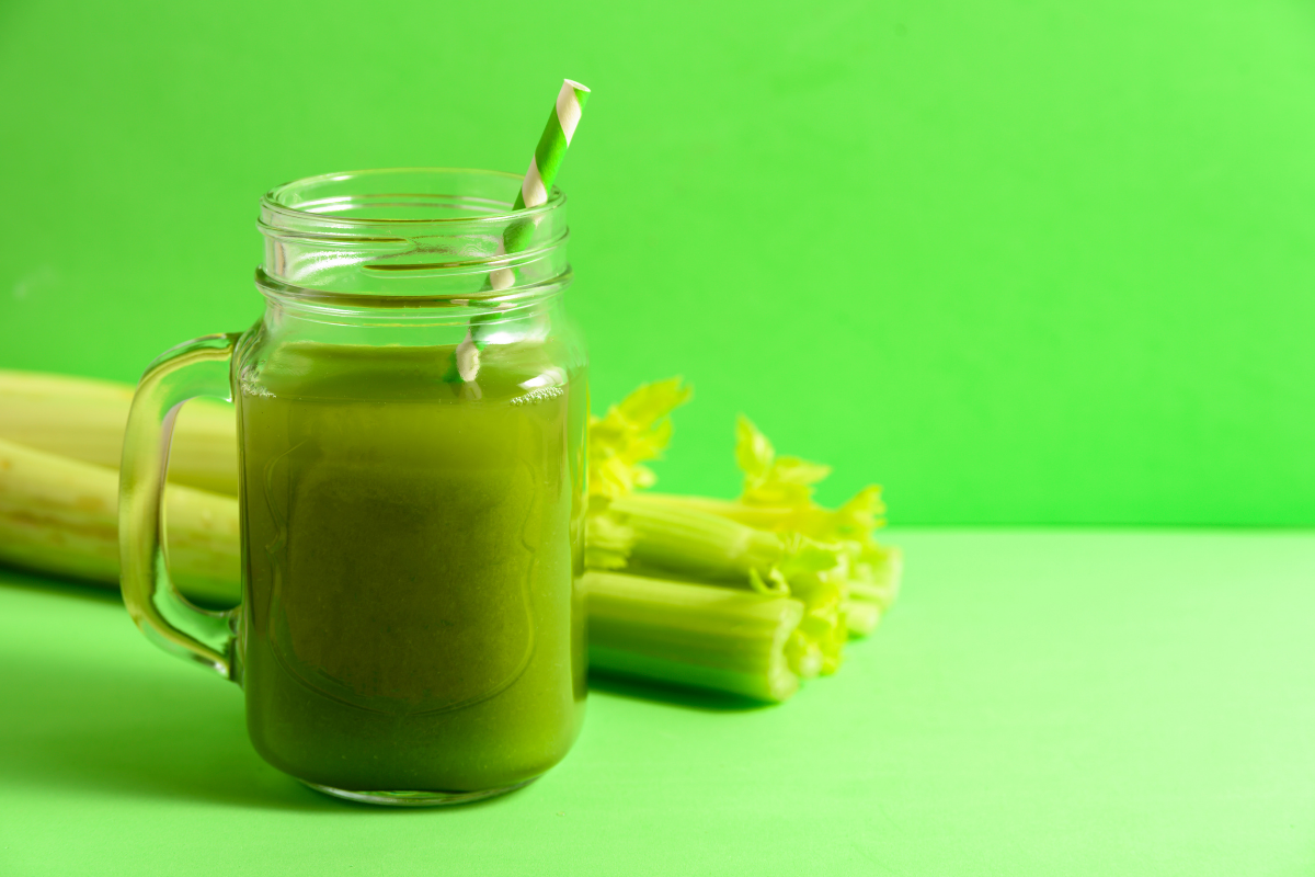HOW CELERY STEM JUICE HELPS TREAT ECZEMA AND PSORIASIS