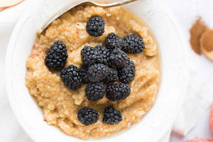 RAW APPLE AND BANANA OATMEAL WITH BLACKBERRIES