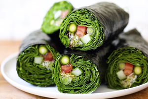 NORI ROLLS WITH LEAFY VEGETABLES